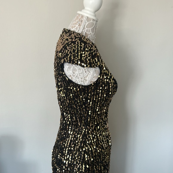 NWOT - MAC DUGGAL Metallic Cap-Sleeve Gown in Black Gold - Picture 5 of 16